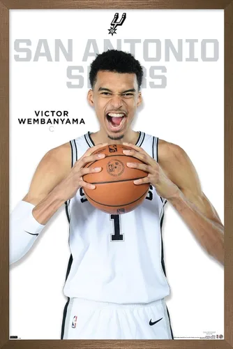 Miniatura 16 de Trends International NBA San Antonio Spurs - Póster de pared de Victor Wembanyama Feature Series 23, 22.4 pulgadas de largo x 14.7 pulgadas, versión