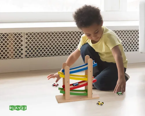 Miniatura 3 de Play22 Rampas de madera para autos de carrera, 4 niveles, pista de carreras incluye 4 autos de juguete de madera, My First Baby Toys - El juego