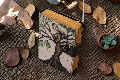 Miniatura 5 de Libro de sombras en blanco con cierre de cerradura, diario de cuero hecho a mano vintage con oración en relieve, brujería antigua, cuaderno Wiccan