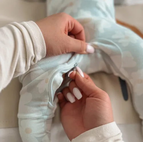Miniatura 68 de GUNAMUNA Pijama unisex convertible ultrasuave para bebé, mameluco con cremallera para pañales, recién nacido a 24 meses