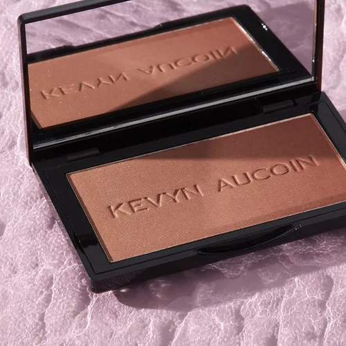 Miniatura 2 de Kevyn Aucoin La paleta de maquillaje Neo-Bronzer, 3 en 1: resaltador, rubor y bronceador en un compacto de maquillaje degradado suave. Brillo y mate