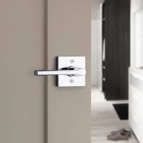 Miniatura 3 de Kwikset Lisboa - Manija interior de puerta de privacidad con cerradura, palanca de puerta para baño y dormitorio, palanca de puerta con botón