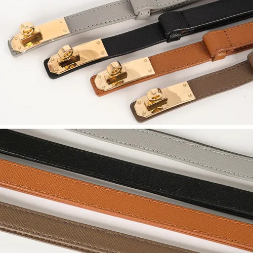 Miniatura 388 de Cinturón de cuero clásico con hebilla de metal para mujer con vestido de jeans