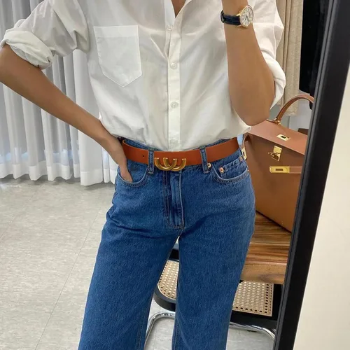 Miniatura 221 de Cinturón de cuero clásico con hebilla de metal para mujer con vestido de jeans