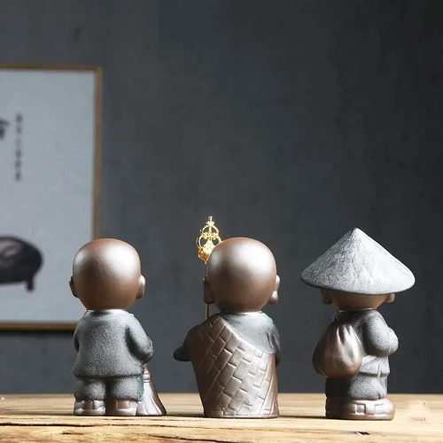 Miniatura 5 de KJYHXX Little Cute Monk - Figuras de cerámica – Adorables estatuas de monje de porcelana marrón (estilos de escoba/personal/bolsa) – Escritorio