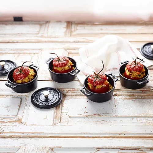 Miniatura 8 de Staub - Olla mini redonda de hierro fundido de 0.25 cuartos, color negro mate, fabricada en Francia