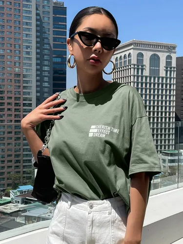 Miniatura 3 de MakeMeChic Camiseta casual de manga corta con estampado de letras y cuello redondo para mujer