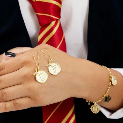 Miniatura 3 de HARRY POTTER Wizarding World - Collar con colgante de inicial de Snitch dorada, chapado en flash, 18 pulgadas, letra a elegir