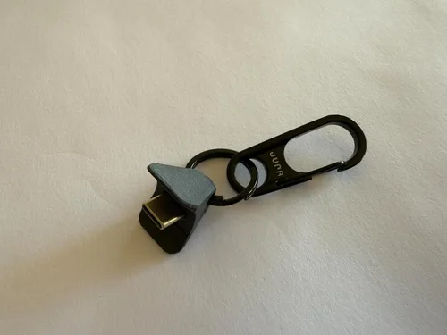 Miniatura 7 de JURA Anchor para todos los AirPods de Apple - Mosquetón negro - Ancla de fibra de carbono negra - Lightning y USB-C