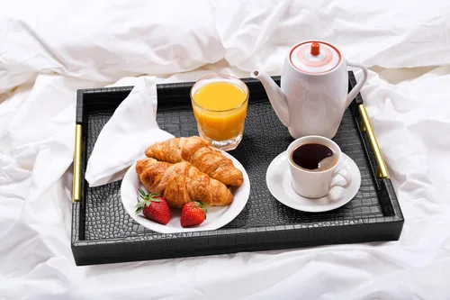 Miniatura 7 de ATZYmolin - Bandeja de servicio de madera de 17" x 12" con asas de metal dorado pulido, bandeja decorativa de madera rectangular para otomano