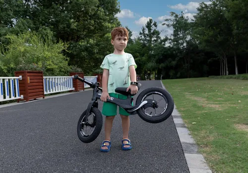 Miniatura 2 de CXWXC Bicicleta de equilibrio de 12 pulgadas para niños de 24 meses a 5 años, bicicleta de equilibrio para niños con reposapiés, bicicleta de Negro