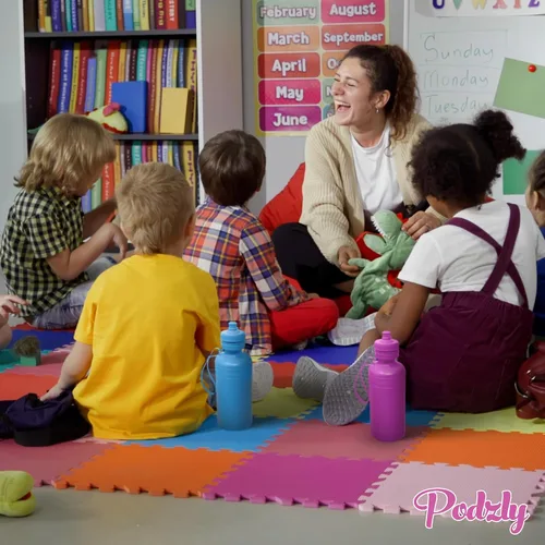 Miniatura 5 de Podzly Botellas de agua a granel para niños, paquete de 12 – Botellas de agua de plástico neón de 18 onzas a granel – Botellas deportivas