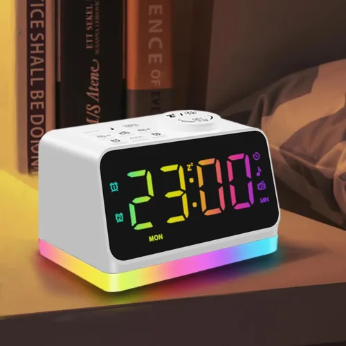 JALL Reloj despertador digital con radio FM para dormitorio, luz nocturna de 8 colores con 2 puertos de carga, máquinas de sonido para dormir con
