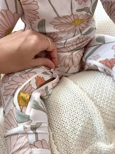 Miniatura 13 de GUNAMUNA Pijama unisex convertible ultrasuave para bebé, mameluco con cremallera para pañales, recién nacido a 24 meses