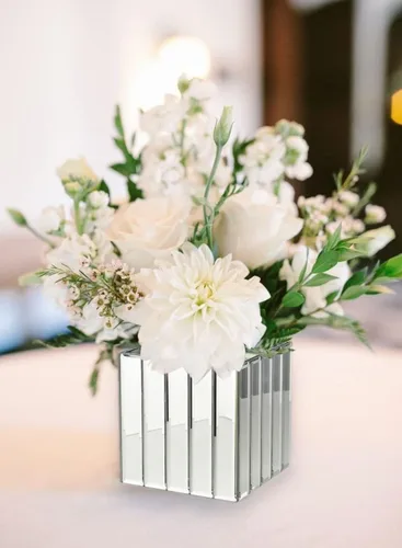 Miniatura 8 de Serene Spaces Living Jarrón grande con tira de espejo Gatsby – Jarrón de vidrio inspirado en el Art Deco con acabado de espejo, mide 5.75 pulgadas