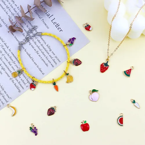 Miniatura 6 de JIALEEY 60 dijes de frutas chapados en oro surtidos esmaltados mezclados con manzana, plátano, piña, fresa, uva, melocotón, colgante, bricolaje
