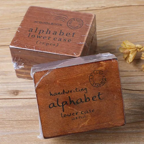 Miniatura 8 de DIYOMR Sellos de letras vintage, sellos de goma de madera, juego de 26 sellos del alfabeto con caja de madera vintage roja antigua para hacer