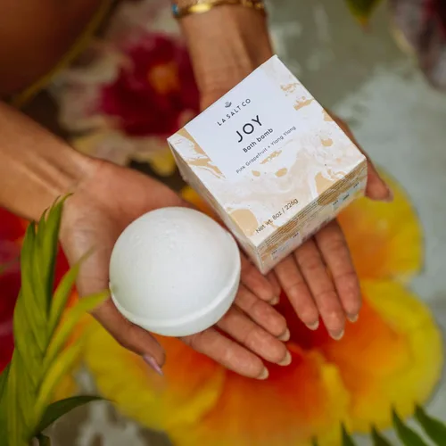 Miniatura 4 de LA SALT CO Joy Bomba de baño, 8 onzas, grande, hecha a mano con ingredientes naturales, sal del Himalaya rica en minerales, libre de crueldad, hecha