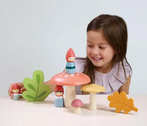 Miniatura 4 de Tender Leaf Toys - Familia de gnomos del bosque - Juego imaginativo de madera maciza de 8 piezas, decoración de guardería - Promueve la creatividad