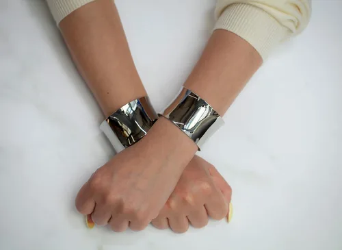 Miniatura 4 de Lavari Jewelers Brazalete de acero inoxidable de 15 pulgadas de ancho para mujer 675 pulgadas de largo con chapado iónico o acabado satinado Metal