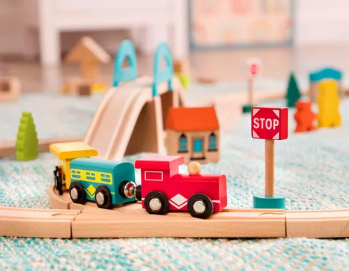 Miniatura 9 de B. toys – Juego de Tren de Madera y Ruedas – 47 Piezas – Vías y Accesorios – Cubo de Almacenamiento con Tapa de Montaña – Juguetes Clásicos
