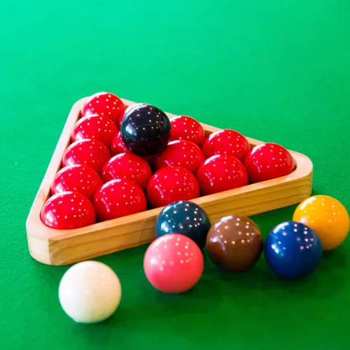 Miniatura 4 de TOPZEA Paquete de 2 estantes de madera para bolas de billar, juego de estantes triangulares de madera maciza de 8 bolas de diamantes de 9 bolas