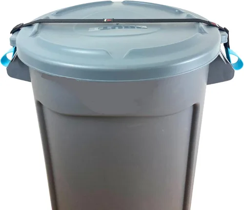 SideArm - Cerradura para cubos redondos con asas (cubo no incluido), correa sin taladro que asegura la tapa contra animales y viento, se adapta a