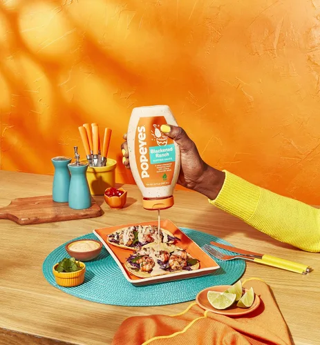 Miniatura 4 de Popeyes Salsa Ranch ennegrecida para mojar