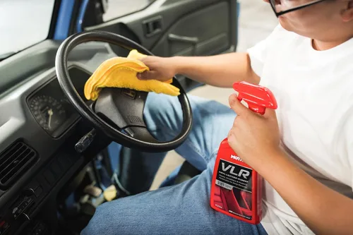 Miniatura 10 de Mothers VLR Cuidado de Vinilo-Cuero-Caucho, 1 gal. — Limpia, Acondiciona y Protege en Un Solo Paso – Fórmula con pH Equilibrado con Aceite de Pata