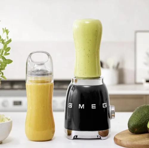 Miniatura 5 de SMEG Licuadora personal estilo retro de los años 50 con perilla retroiluminada y dos botellas de 20.3 fl oz sin BPA