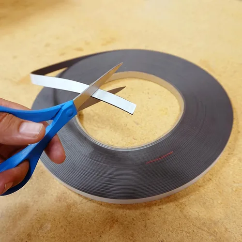 Miniatura 3 de Cinta adhesiva magnética flexible – 1/16" de espesor x 1/2" de ancho x 100 pies (1 rollo)