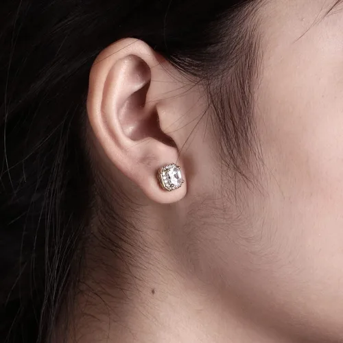 Miniatura 8 de Amazon Essentials Aretes de plata de ley chapados en platino o oro con circonita cúbica de elementos infinitos de corte Asscher
