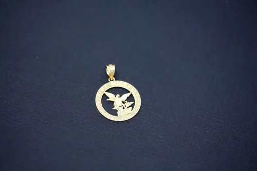 Miniatura 3 de CaliRoseJewelry Colgante redondo de oro de 14 quilates con dije de San Miguel Pray for Us