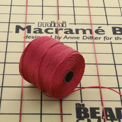 The Beadsmith S-Lon - Cordón de nailon trenzado de 0.020 in para cuerda, color rojo oscuro, TEX210, carrete de 77 yardas