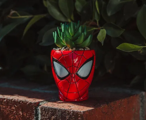 Miniatura 6 de Toynk Marvel Comics Spider-Man Web-Head - Mini maceta de cerámica de 3 pulgadas con suculentas artificiales, maceta pequeña, plantas