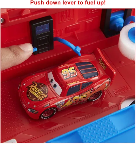 Miniatura 10 de Mattel Disney and Pixar Cars Transforming Mack Playset, camión de juguete 2 en 1 y estación de afinación con lanzador, elevador y más, gráficos