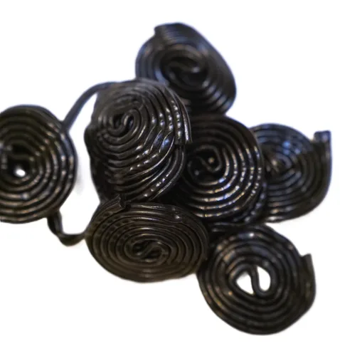 Miniatura 5 de Black Regaliz Wheels Candy Bolsa de 1 lb – Soft Chewy Classic Twists Bulk Retro Snack Treats. Aproximadamente 40 ruedas por bolsa