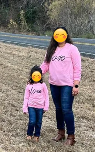 Miniatura 7 de YTBABY Mommy and Me Shirt Love Print Long Sleeve Round Neck Sweatshirt Tops Family Matching Clothes Outfits