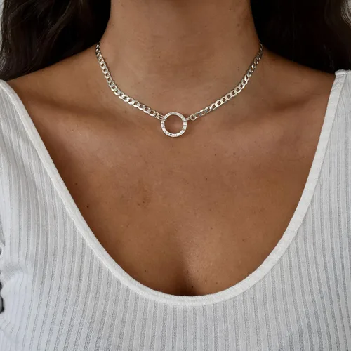 Miniatura 2 de Collar de gargantilla en plata 950 o chapado en oro con luna tallada a mano o dije circular, con diferentes cadenas y extensiones para ajustarlo