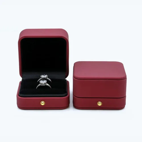 Miniatura 2 de Caja de Anillos de Boda Caja de Compromiso Rojo Vino, Caja Portadora de Anillos de Joyería de Terciopelo de Cuero Cuadrada, Caja de Anillos Vintage