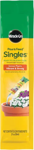 Miracle-Gro Pour & Feed Singles - Alimento líquido listo para usar para plantas - Fertilizante líquido premedido para plantas en maceta, 2 onzas