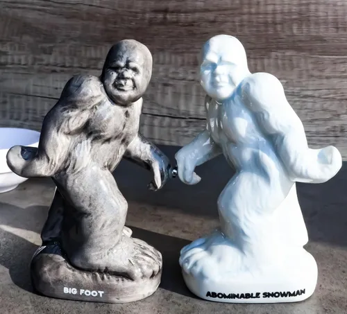 Miniatura 9 de Ebros - Juego de salero y pimentero de cerámica con diseño de muñeco de nieve blanco abominable y muñeco de nieve blanco, Yeti y gris, Sasquatch