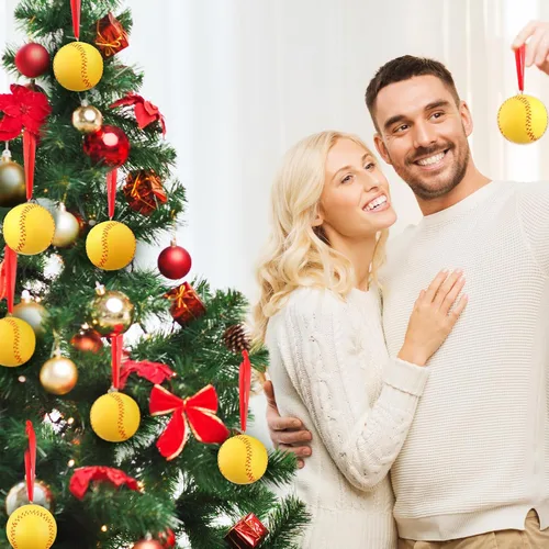 Miniatura 6 de Newwiee 6 piezas de adornos de Navidad de sóftbol a granel decoraciones deportivas para árbol de Navidad, adorno decorativo de béisbol de piel