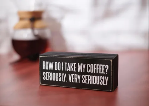 Miniatura 3 de Primitives by Kathy Letrero clásico de caja, con texto en inglés "I Take My Coffee Seriously", regalos temáticos de café, decoración atrevida