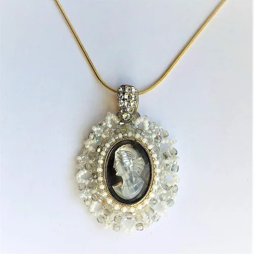 Miniatura 4 de Genuine Mother of Pearl Cameo Pendant Bridal Necklace Wedding Statement Beadwoven Jewelry Gold Filled Chain