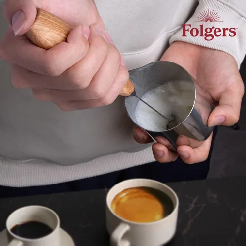 Miniatura 2 de Folgers Espumador eléctrico de leche para café, mezclador de bebidas de mano con batidor y soporte de acero inoxidable, acabado de grano de madera