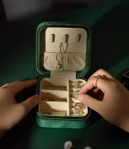 Miniatura 5 de TAIMY Joyero de viaje de terciopelo de felpa, pequeño estuche de joyería de viaje, mini cajas organizadoras de viaje portátiles para anillos