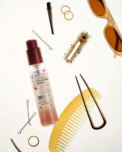 Miniatura 3 de GIOVANNI 2chic Frizz Be Gone - Trío de productos – Champú, acondicionador y suero, fórmula suavizante con manteca de karité y aceite de almendras