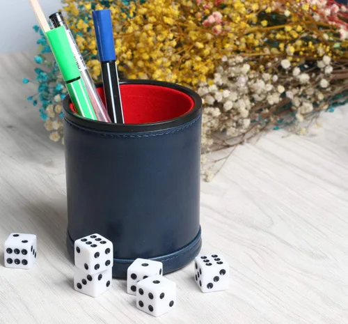 Miniatura 7 de Juego de Taza de Dados de Cuero Sintético Azul con 6 Dados Forro de Felpa Silencioso al Sacudir para Jugar Dados Mentirosos, Farkle, Yahtzee