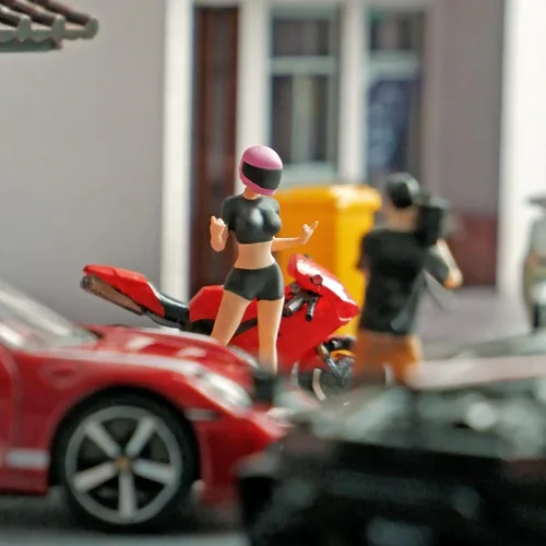 Miniatura 2 de kivcmds Figura Pintada Escala 1:64 Modelo en Miniatura de Trenes Figuras de Personas de Plástico Arquitectónicas Modelo de Figura de Mujer Corredora